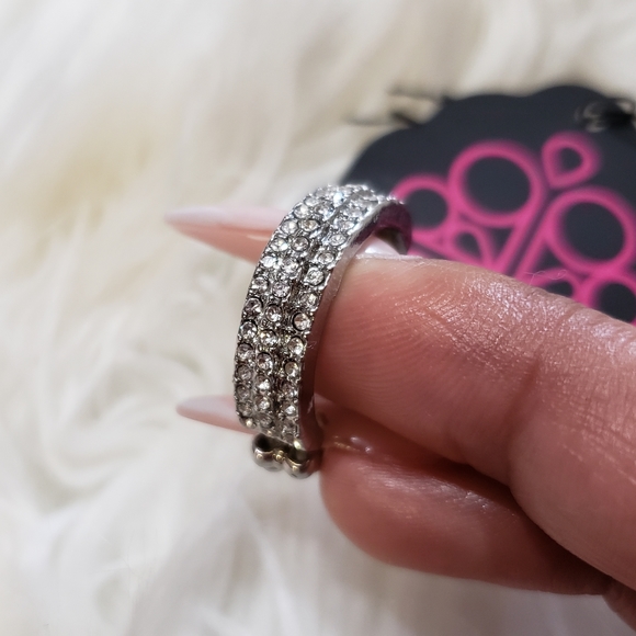 Paparazzi silver 3 row rhinestone ring - Picture 4 of 8